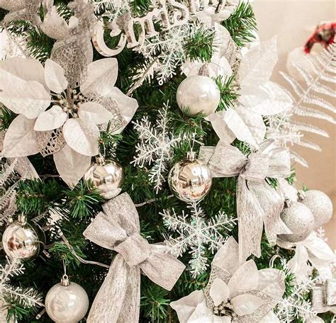 Siete ideas para inspirar la decoración de tu árbol con estas 41 bolas