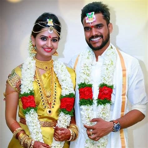 Tharai Thappattai Actress Anandhi Wedding Pictures Photosimages