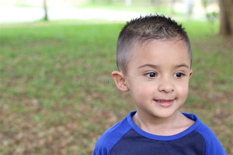 Niño Pequeño Latino Con El Espacio De La Copia Imagen de archivo