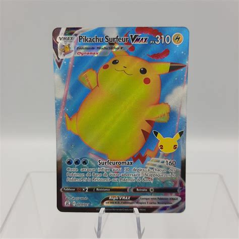 Carte Pokémon pikachu surfeur Vmax 009 025 full art célébrations