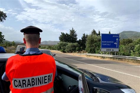 Assalto A Portavalori In Ogliastra Spari E Auto In Fiamme Ultima Ora