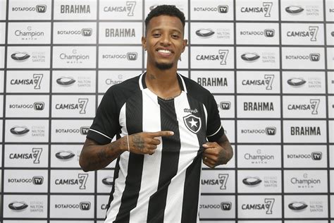 Tchê Tchê é Apresentado No Botafogo É Um Privilégio Estar Vestindo