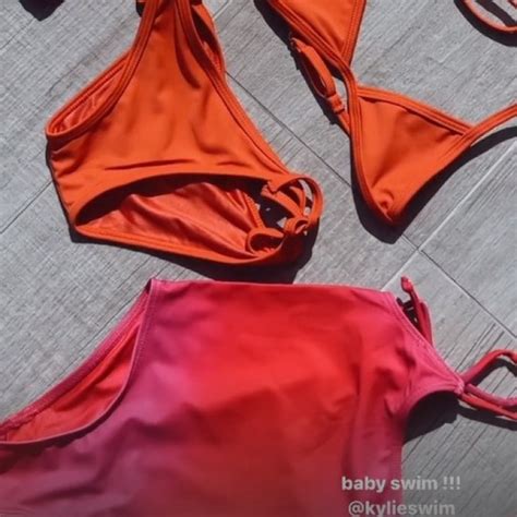 Kylie Jenner pone a la venta bikinis y bañadores para niños