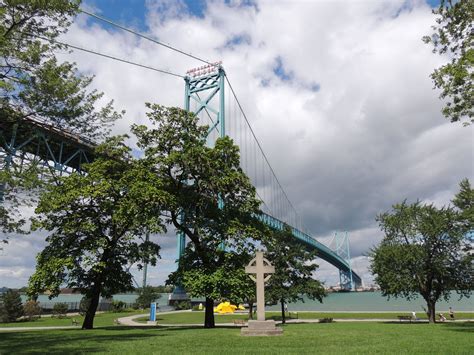 The Ambassador Bridge Windsor Ontario Canada Connects To Detroit Michigan Detroit Bay