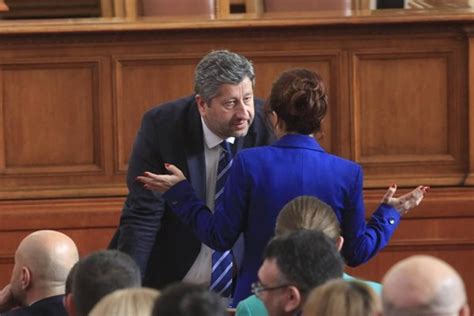 ГЕРБ ухажват ДБ, но вторият и третият ешелон се съпротивляват
