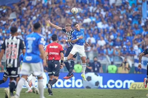 Atl Tico Vira Sobre O Cruzeiro No Mineir O E Penta Do Campeonato Mineiro