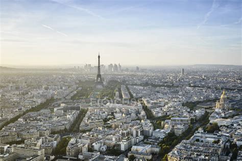 Aerial view of Paris cityscape and eiffel tower, France — buildings ...