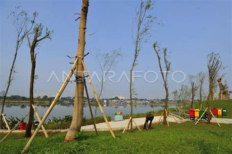 Normalisasi Waduk Ria Rio Antara Foto