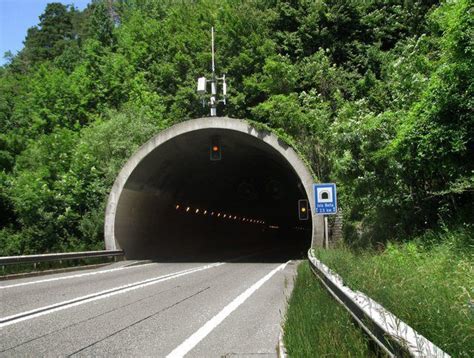 Test Les Tunnels Suisses Peuvent Mieux Faire Au Plan De La Sécurité