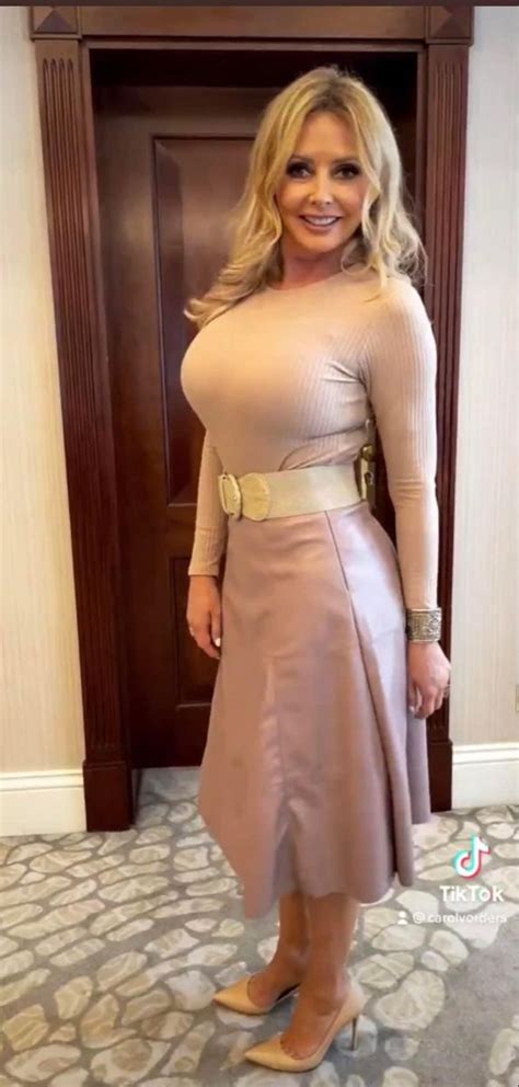 Elegant Curvy Women Outfits For