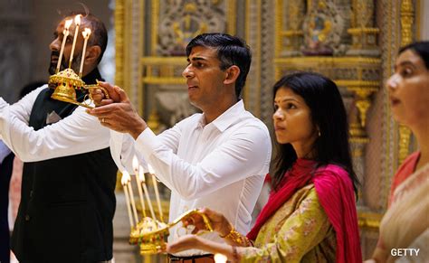 British PM Rishi Sunak Along With His Wife Worshiped At Akshardham Temple