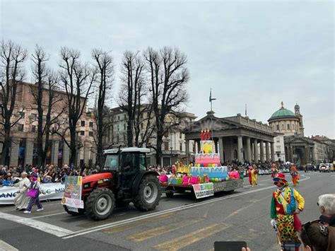 La Sfilata Di Mezza Quaresima Annulla La Differenza Det E Sfida Il