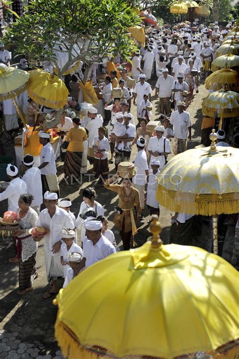 Hari Raya Kuningan Antara Foto