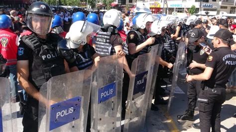 Hakkari Belediyesi ne kayyum atamasının ardından 12 ilde eylem yasağı