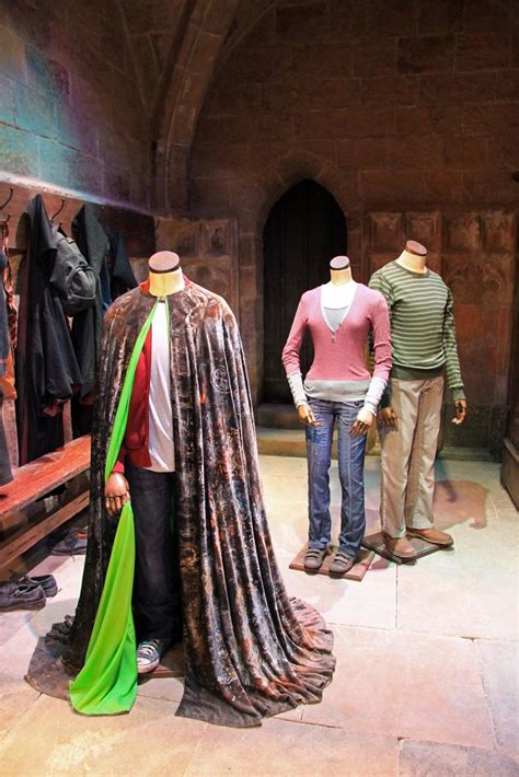 Harry Potter S Cloak Of Invisibility New Quasi 2d Gold Discovered By Physicists