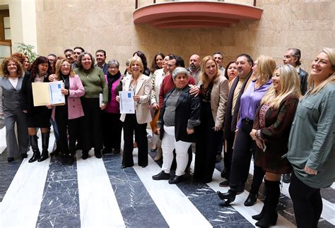 La Alcaldesa Felicita A La Plantilla De Ayuda A Domicilio Tras La Firma