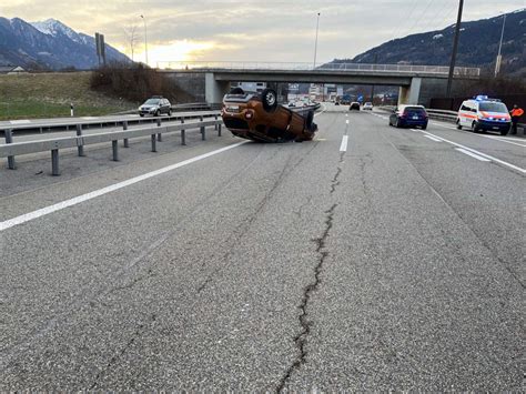 Unfall Mels Lenker kollidiert mit LKW und wird über A3 geschleudert