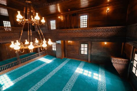 Tarihi cami restorasyon çalışmalarının ardından yeniden ibadete açıldı