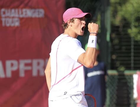 Fonseca vence mais uma em 3 sets e chega às quartas TenisBrasil