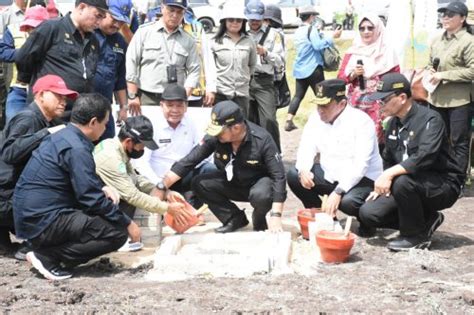 Setda Prov Kalteng Wagub Kalteng Dampingi Mentan RI Tinjau Kawasan