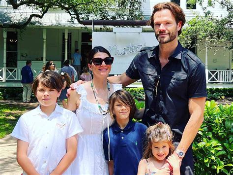 Jared Padaleckis Wife Shows Daughter Covered In Marker Before Airport