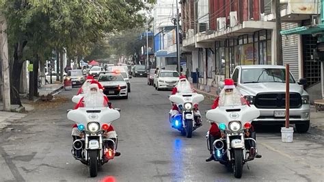 Tránsitos Vestidos De Santa Claus Desfilan Por Las Calles De Monterrey