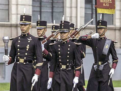 Encienden flama de la lealtad por los 200 años del Heroico Colegio Militar