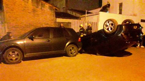 Evadió Control Y En La Huida Volcó Y Chocó Dos Autos Diario La Calle