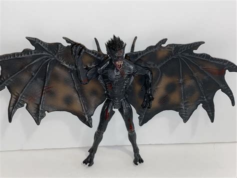 2004 Van Helsing Dracula Beast Vampire Bat Action Figure Jakks Pacific