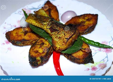 Fried Hilsa Fish on Kitchen Stock Image - Image of green, festival ...