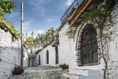 Desde Tirana Excursión de un día a la ciudad UNESCO de Berat y al lago