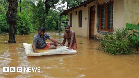 India Floods At Least 95 Killed Hundreds Of Thousands Evacuated Bbc