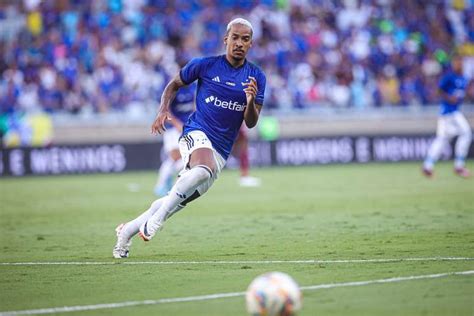 Matheus Pereira ganha elogios após bom início de ano pelo Cruzeiro