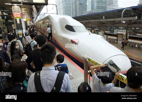 Many People Take Pictures Of E4 Series Shinkansen Bullet Train At Tokyo