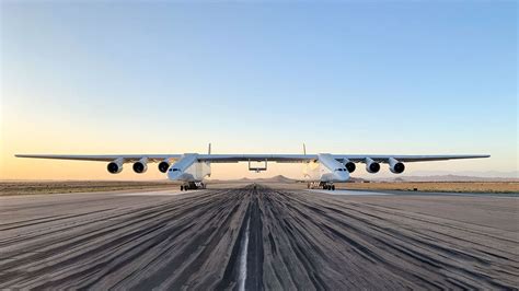 Stratolaunch S Massive Roc Plane Flies With Fueled Up Hypersonic Vehicle