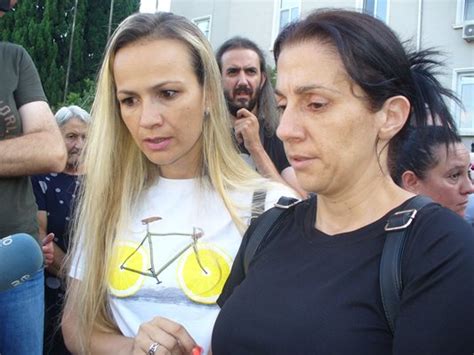 Майката на обезобразеното момиче: Знае за подкрепата, но остава ...