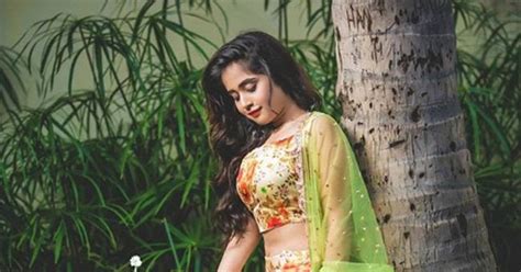 Deepthi Sunaina Latest Hot Photo Stills