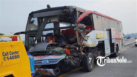 Kronologi Kecelakaan Maut Bus Eka Vs Truk Di Tol Solo Ngawi Bus Tiba