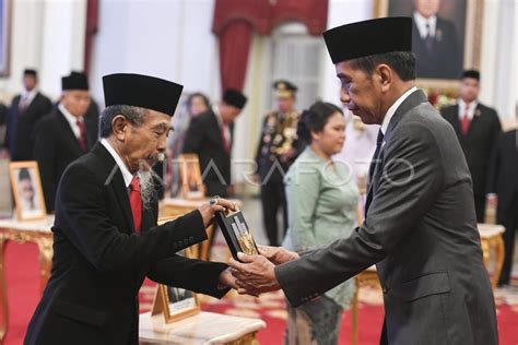 Pemberian Gelar Pahlawan Nasional Antara Foto