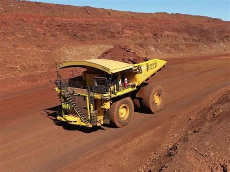 Komatsu brings autonomy to mining truck fleet - TradeEarthmovers