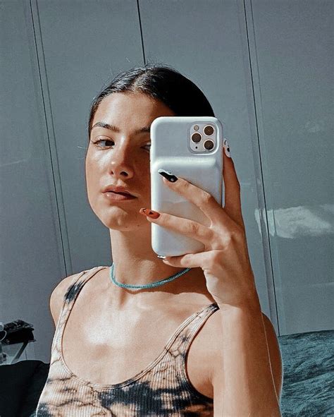 Charli Damelio In 2020 Mirror Selfie Aesthetic Girl Girl Photos