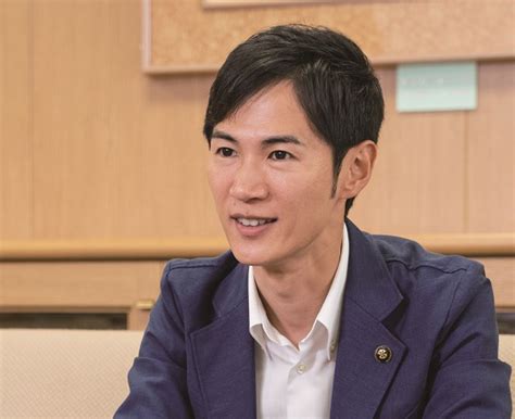 安芸高田市長石丸伸二の家族構成！結婚して妻と子供がいるイクメンパパ！ Oya