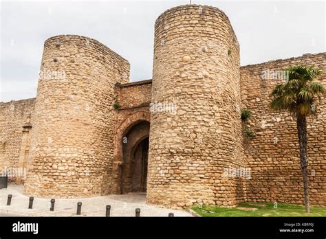 Puerta Y Paredes De Almocabar En Ronda Ronda Andalucia Espa A