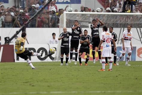 Rogério Ceni teve ajuda de historiador para marcar seu 100º gol há 10