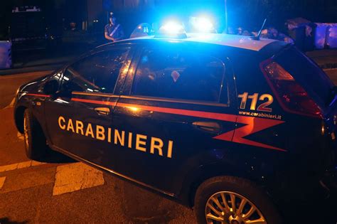 NAPOLI Scampia Controlli Dei Carabinieri Droga E Armi Nei Gradini