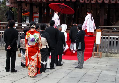 日本ならではの結婚式！ 神に愛を誓う「神前式」の特徴と流れ キメドキ