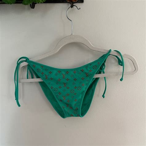 Hot Sexy Loiis Grn Bikini Pics