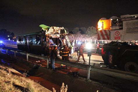 Taranto Scontro Tra Pullman E Autogru Oltre Feriti Gravi