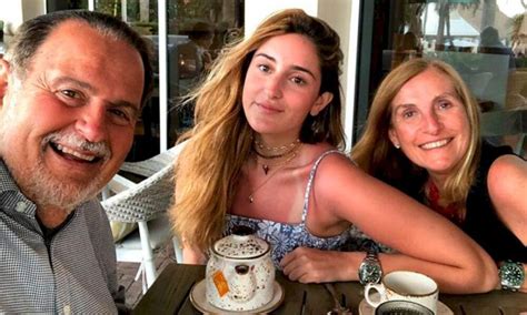 La hija de Raúl de Molina disfruta de sus padres en un merecido viaje a