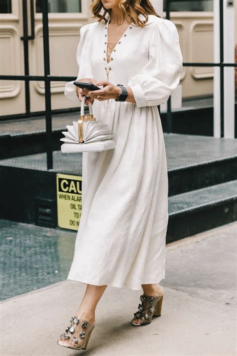 Qué son los naked shoes y cómo llevarlos Glamour